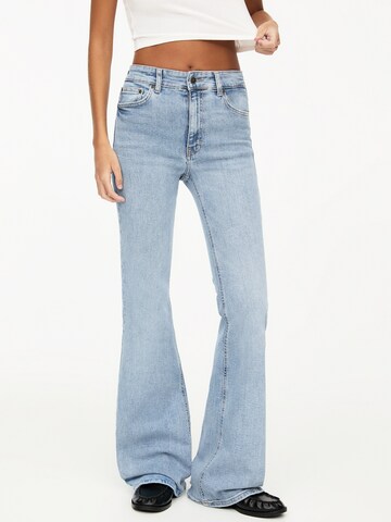 évasé Jean Pull&Bear en bleu : devant