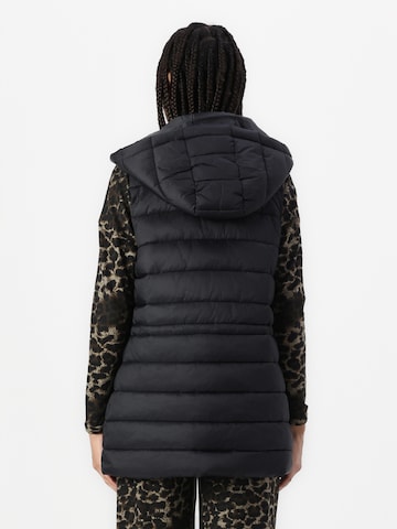 Gilet 'OLMMAMA TAHOE' di Only Maternity in nero