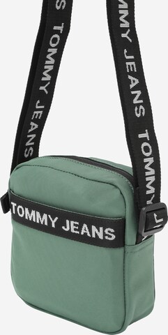 Tommy Jeans Crossbody Bag in Green: front