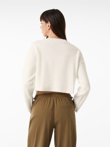 Pull-over Bershka en blanc