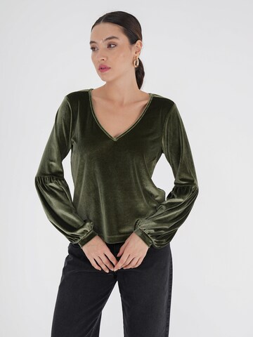 FRESHLIONS Blouse 'SANIA' in Groen: voorkant