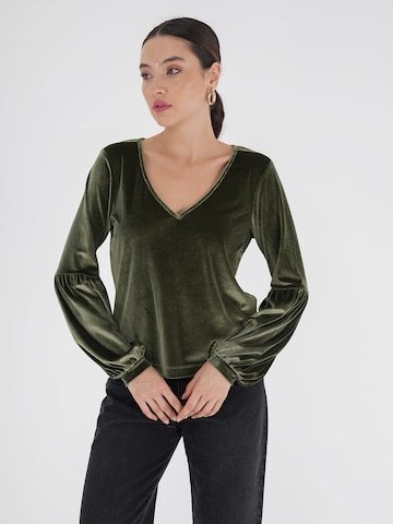 FRESHLIONS Blouse 'SANIA' in Green: front