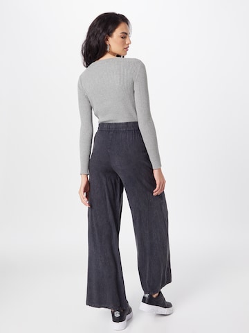 Nasty Gal Wide Leg Hose in Schwarz