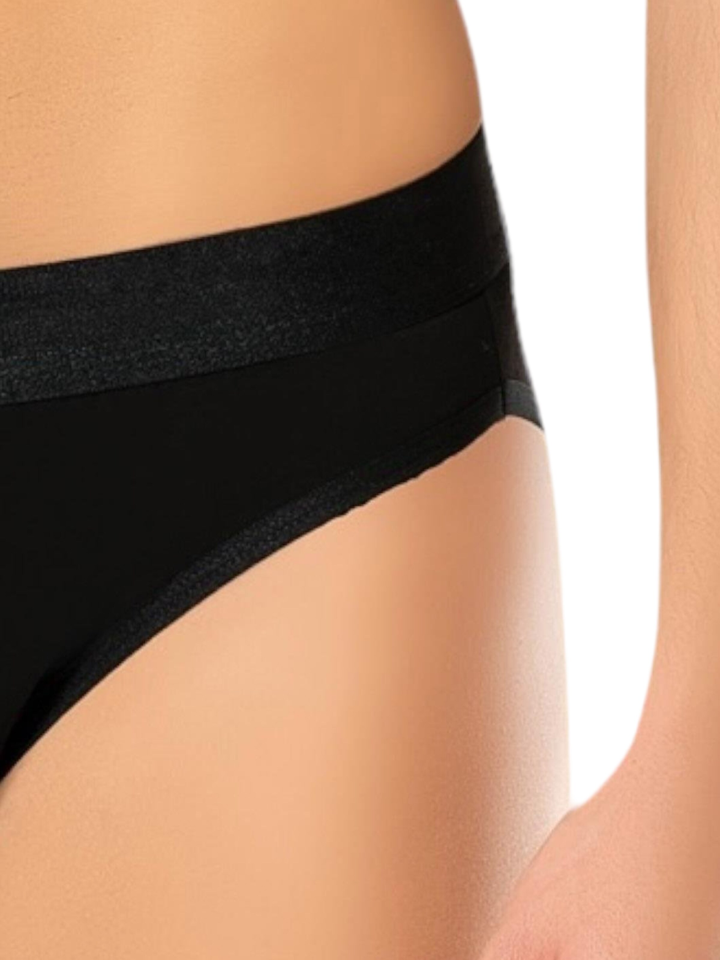 Weweus Slip in Black