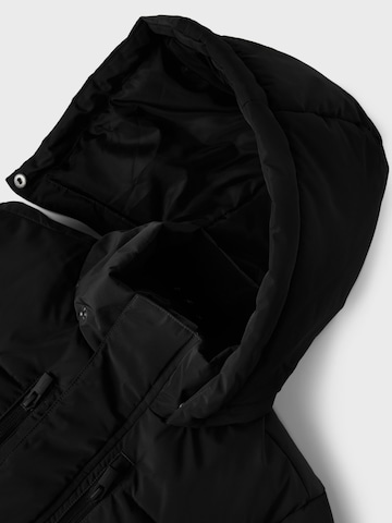 NAME IT Outdoorjas 'MEDOW03' in Zwart