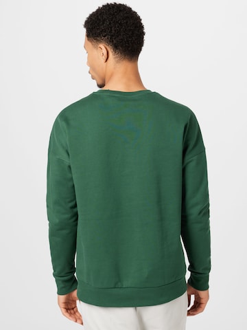 Sweat-shirt Kosta Williams x About You en vert