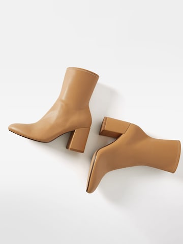 Bershka Ankle Boots in Beige