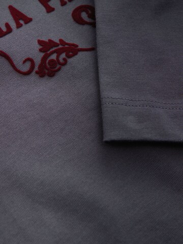 Next T-Shirt in Grau