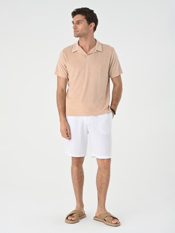 Tricou de la Antioch pe bej