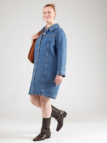 Vero Moda Curve - Vestido camisero 'VMCFindo' en azul: frente