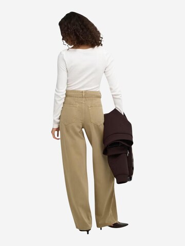 Wide leg Jeans 'ONLGIANNA-SILLA MW ST BELT PANT PNT NOOS 15372521' di ONLY in beige