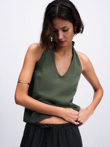 The Set Stricktop in Grün: Vorderseite