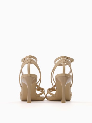 Bershka Sandalen met riem in Beige