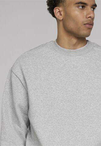 Urban Classics Sweatshirt in Grau