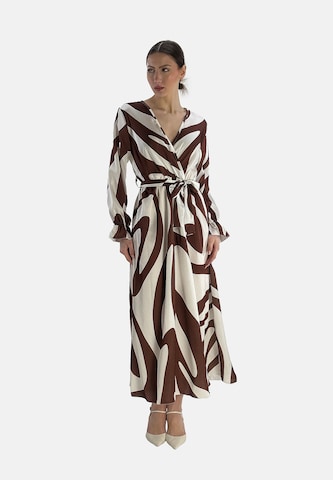 Elara Kleid in Braun: Vorderseite