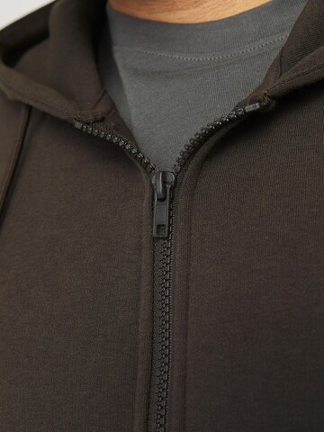 Jack & Jones Plus Sweatjacka 'JJEBRADLEY' i brun