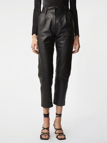 Young Poets Society Pleat-Front Pants 'Alea ' in Black: front