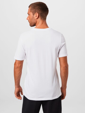 T-Shirt fonctionnel NIKE en blanc