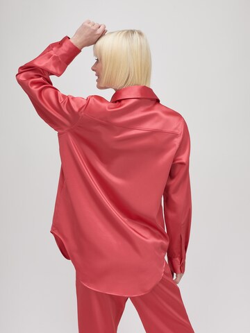 UNFOLLOWED x ABOUT YOU Blouse 'BOSSY' in Red: back