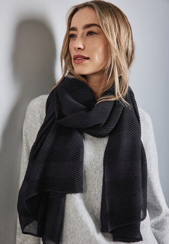 STREET ONE Gestreifter Plissée-Schal in Blau: Vorderseite