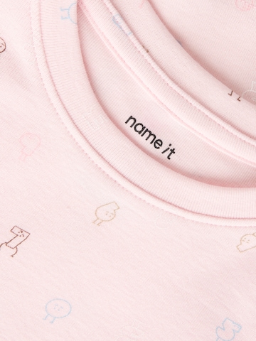 Tricou 'NMFOLYDIANA' de la NAME IT pe roz