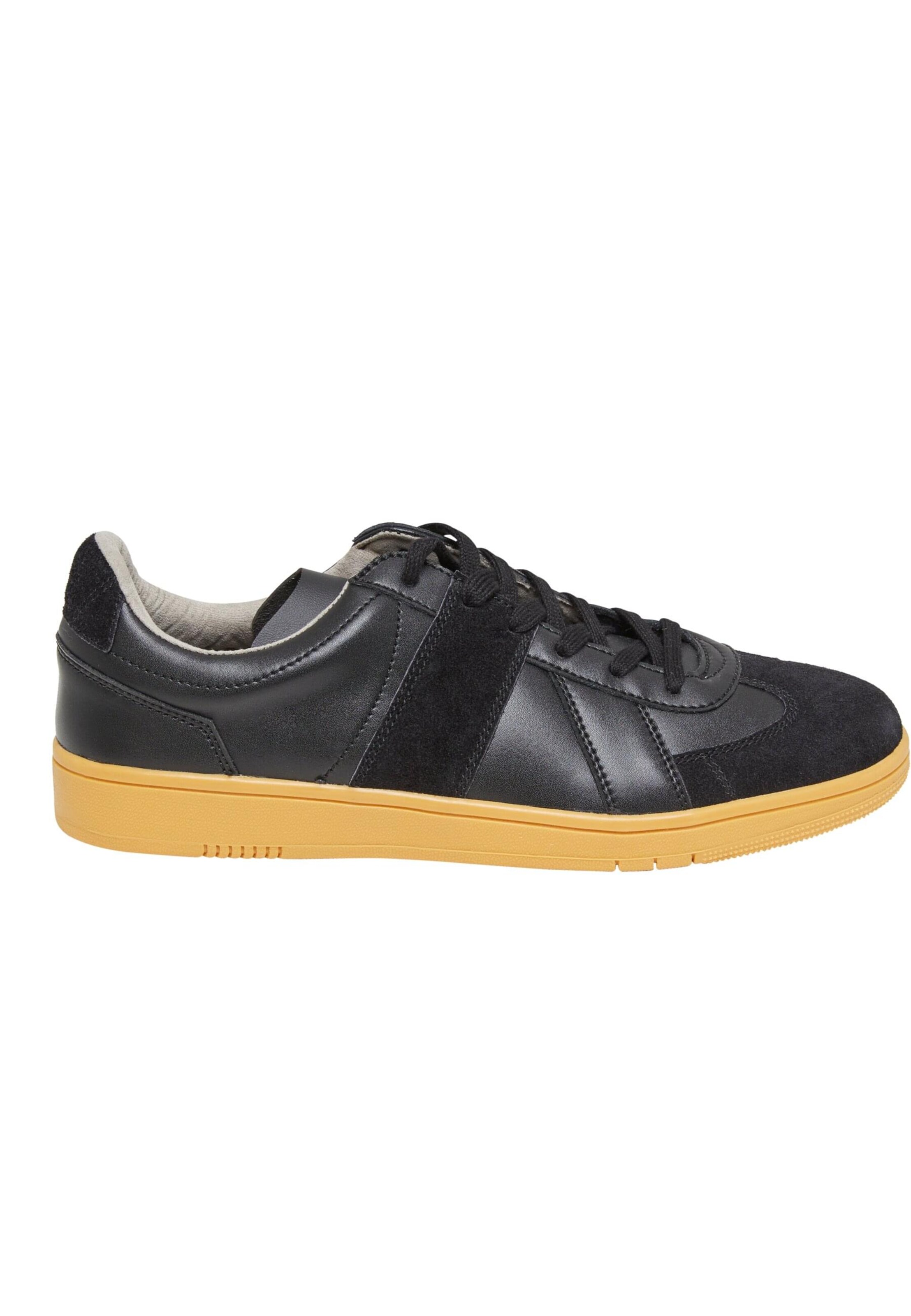 Brandit Sneakers in Black: front