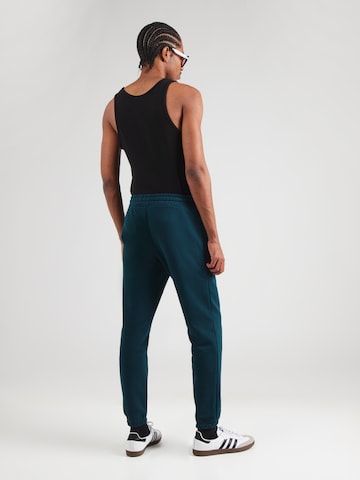 ADIDAS ORIGINALS Tapered Παντελόνι 'ESS' σε πράσινο