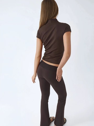 Busem - Flared Calças em castanho