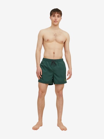 JACK & JONES Plavecké šortky 'Fiji' – zelená