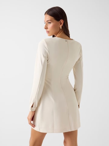 GUESS Kleid in Beige