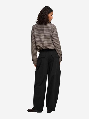 Wide leg Pantaloni 'Jdygeo Mw Cargo Pants Wvn Exp Noos 15390390' di JDY in nero