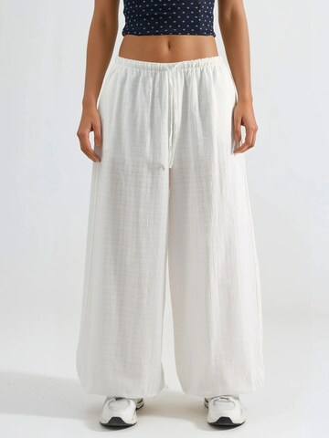 Busem Wide Leg Hose in Weiß: Vorderseite