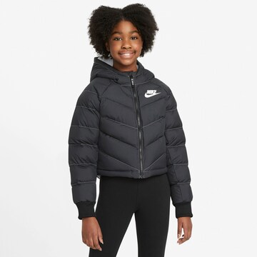 Nike Sportswear Jacke in Schwarz: predná strana