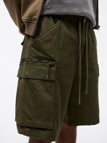 Loosefit Pantalon cargo Pull&Bear en vert