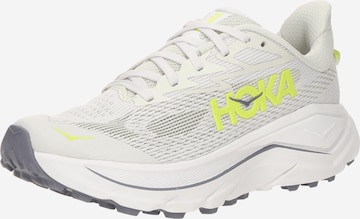 Chaussure de sport 'CHALLENGER' HOKA en blanc : devant