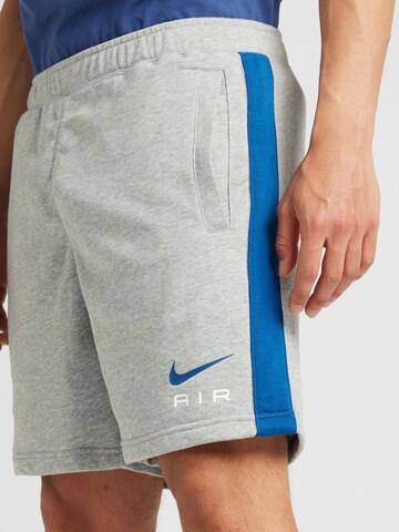 Nike Sportswear Štandardný strih Nohavice 'AIR' - Sivá