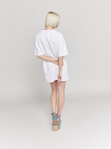 UNFOLLOWED x ABOUT YOU Kleid 'BOYFRIEND' in Weiß: zadná strana