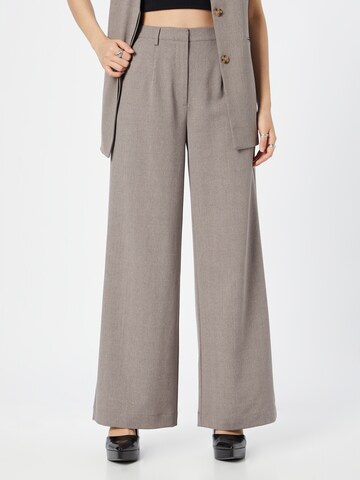 minimum Wide leg Pleat-Front Pants in Grey: front