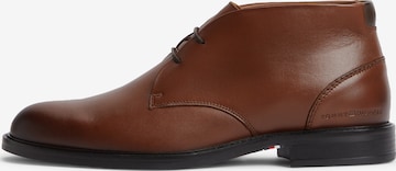 TOMMY HILFIGER Chukka Boots 'CORPORATE' in Braun: Vorderseite