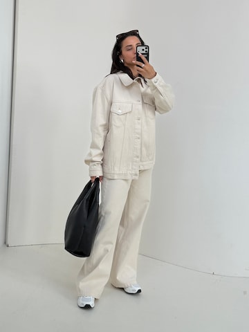 AMALY Loosefit Byxa i vit