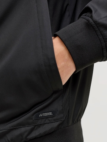 JJ Rebel Välikausitakki 'JREBLANE' värissä musta