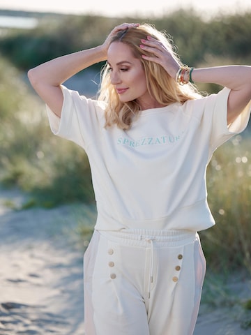 I want the moon Shirt in Beige