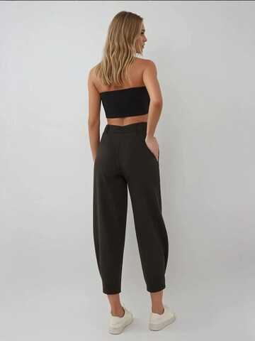 Hiccup Tapered Hose in Schwarz