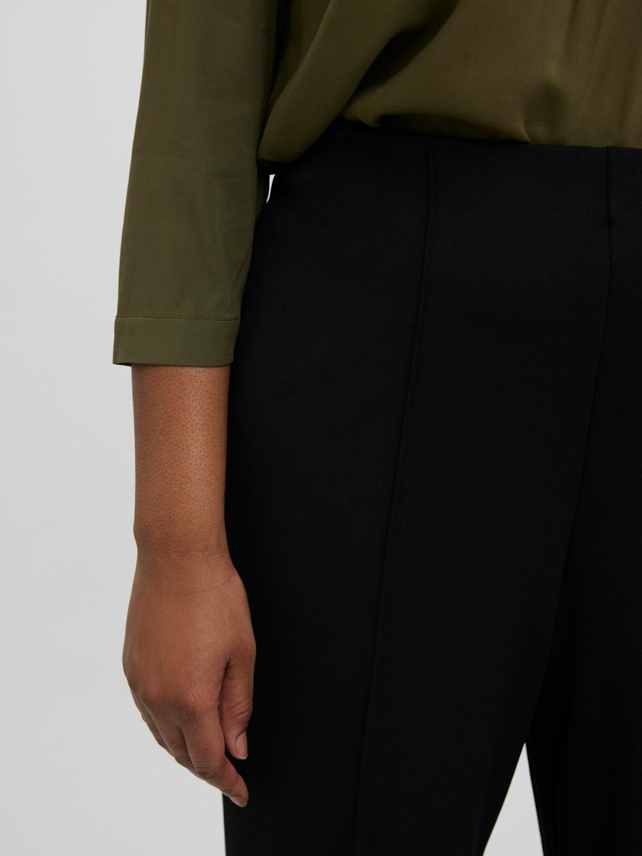 Specjalne okazje xKZni Vero Moda Curve Spodnie w kant Becky w kolorze Czarnym 