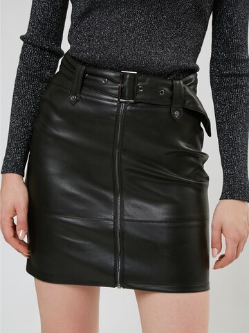 Influencer Skirt in Black