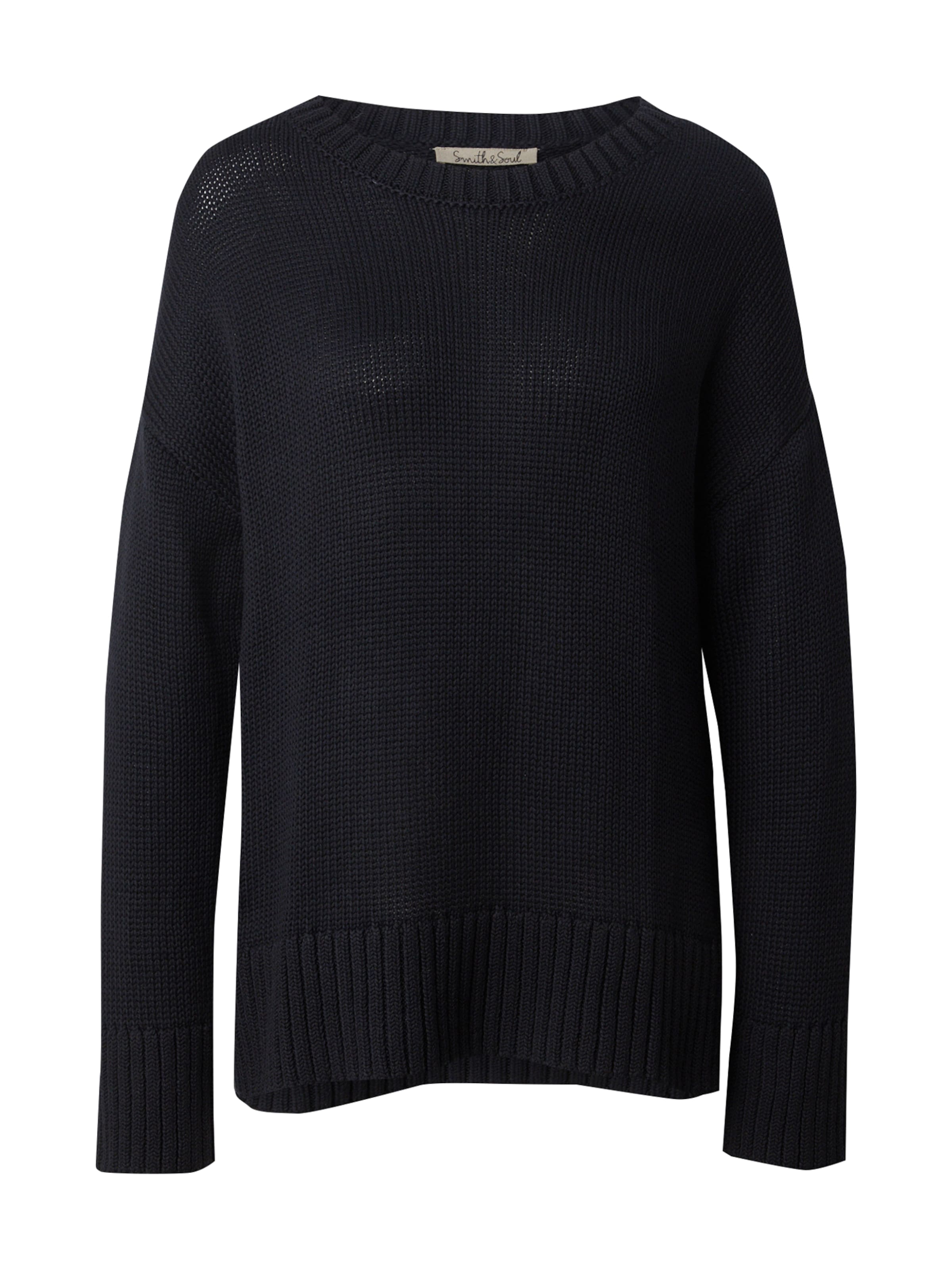 Smith&Soul Sweater in Black: front