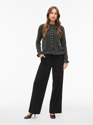 VILA Плетена жилетка 'VIJACIA' в сиво