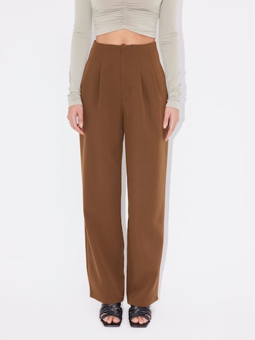 Wide Leg Pantalon à pince 'Shanice' LeGer by Lena Gercke en marron : devant