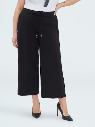 Effilé Pantalon Fiorella Rubino en noir : devant