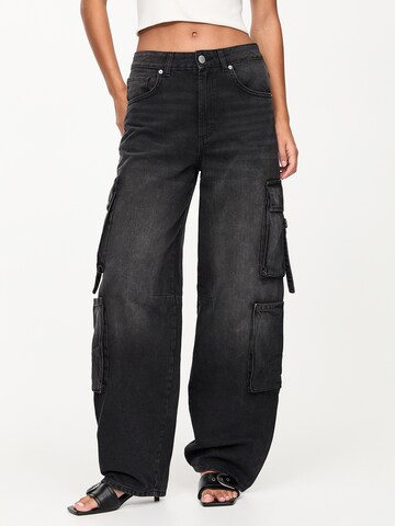 Wide leg Jeans cargo di Pull&Bear in nero: frontale